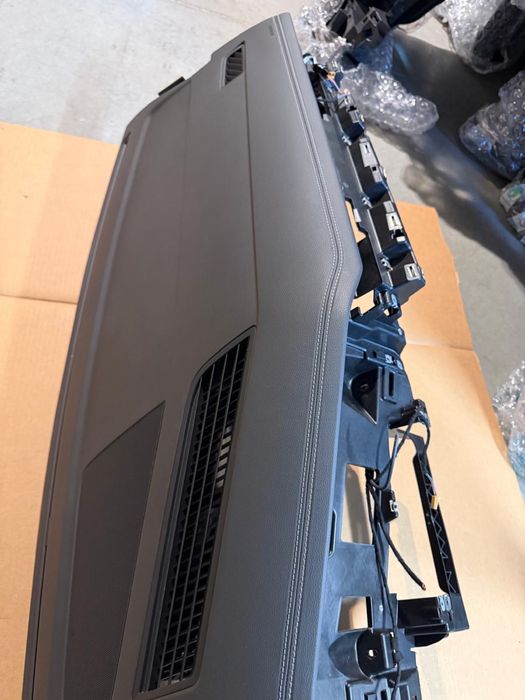 Plansa bord vw touareg 2018-2026