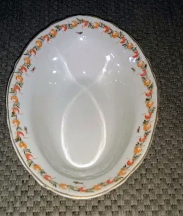 Продам фарфоровое блюдо времён СССР
