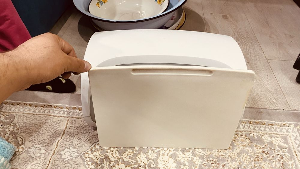 Продам хлебницу белого цвета