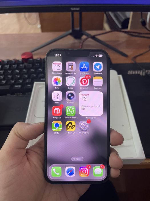 Продам Iphone 13