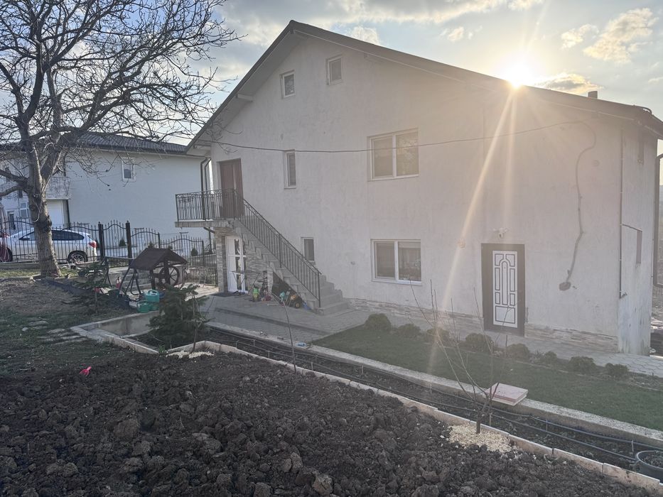 Casă tip duplex Hlincea, 262 mp, teren 811 mp, fotovoltaic