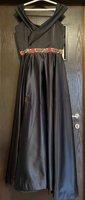 Vand rochie pentru ocazii speciale
