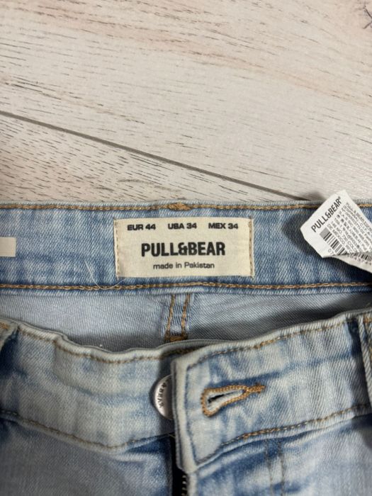 Blugi Pull&Bear albastru deschis, rupți în genunchi