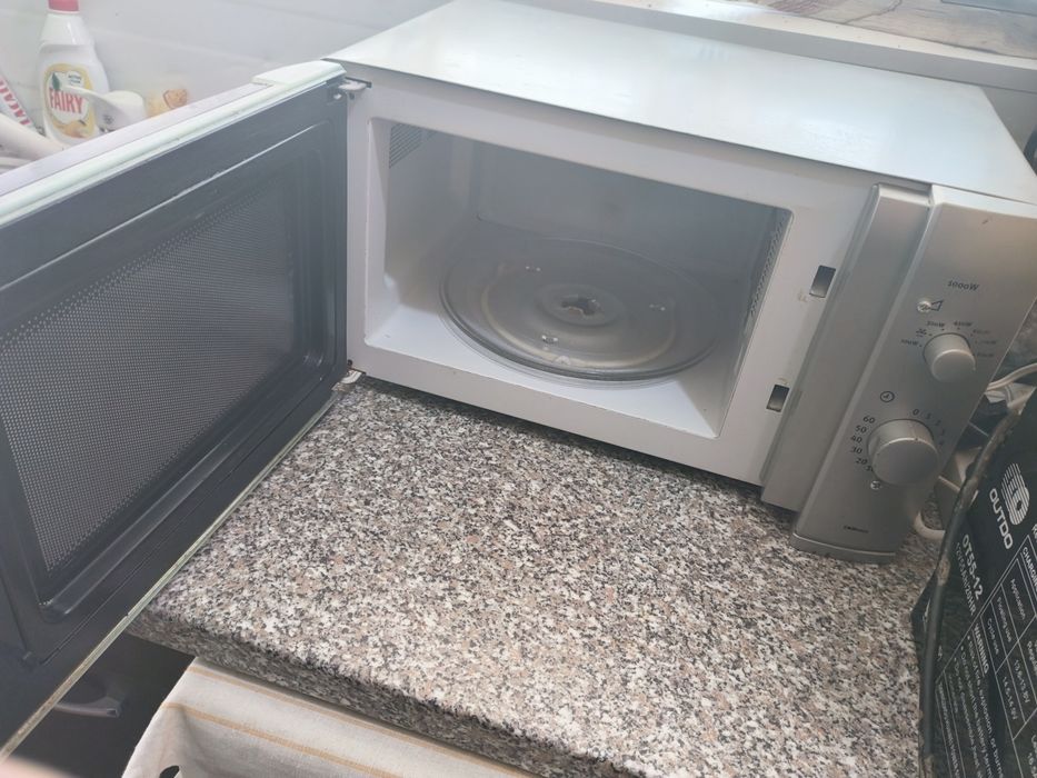 Микровълнова фурна с грил