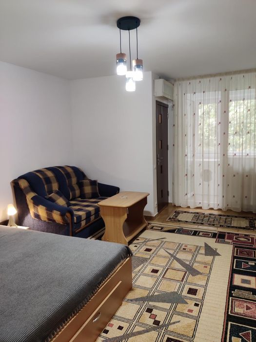 Proprietar, inchiriez garsoniera Titan