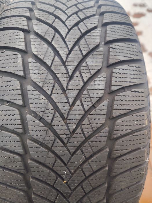 2 cauciucuri de iarna Goodyear 245-45-17