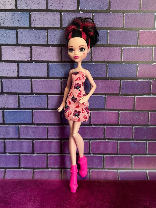 Draculaura monster high