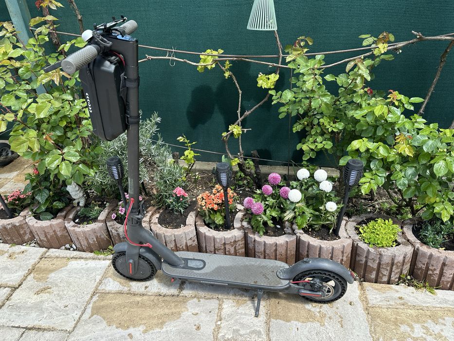 Vand Trotineta electrica Xiaomi Mijia M365, viteza 25 km/h