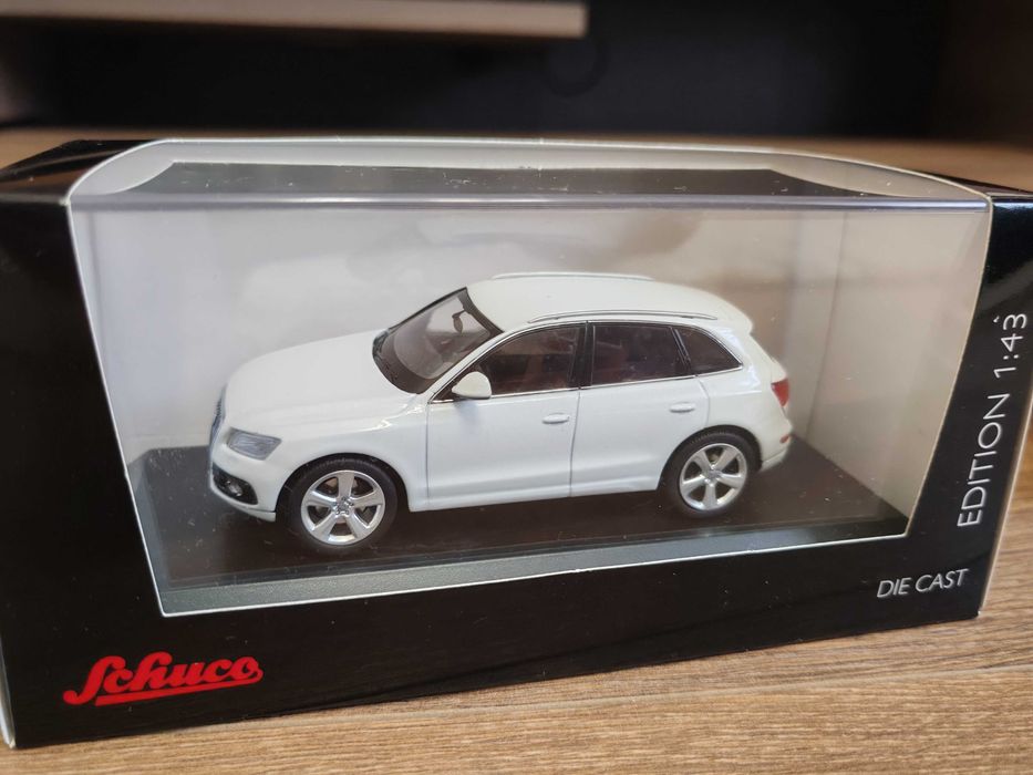 Macheta Audi Q5 2015 1/43  Schuco