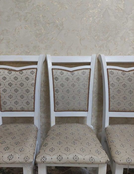 Стол со стульями