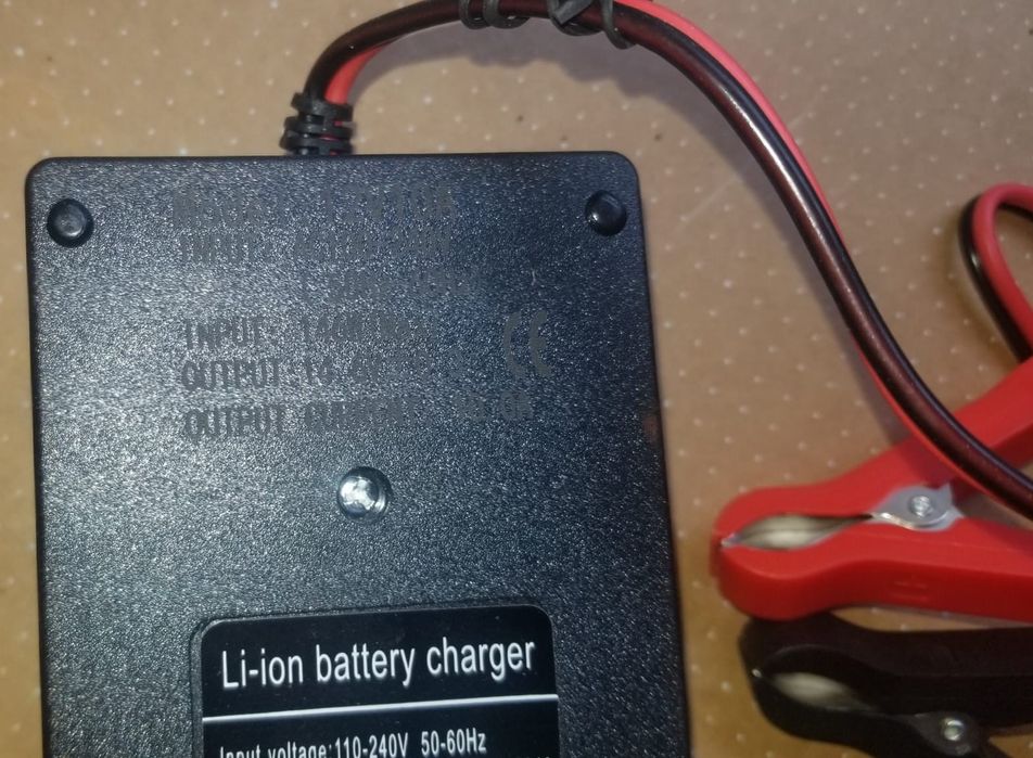 Lithium LiFePO4 Redresor 10A baterii 14,6v - reducere - pret fix