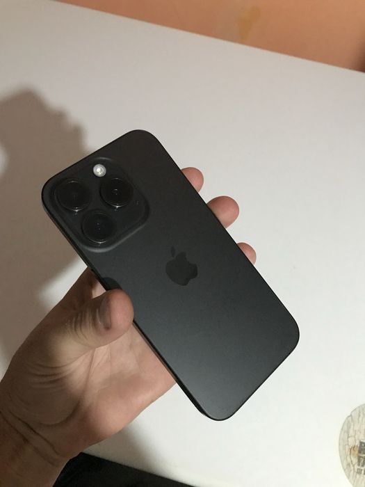 Продам самый живой Iphone 15 pro Black