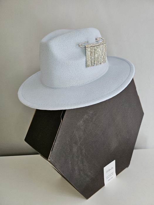 Федора / Шапки в син, черен и  светло кафяв цвят