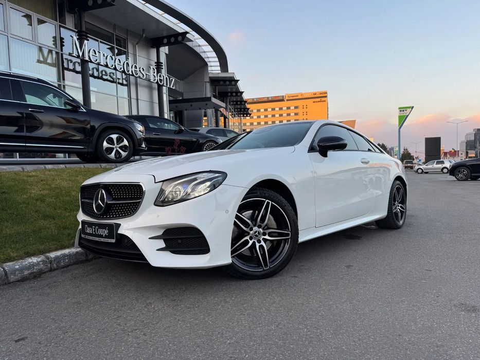 Mercedes-Benz E E 220 D Coupe 4Matic / AMG Styling / Panoramic / Burmester / Garantie