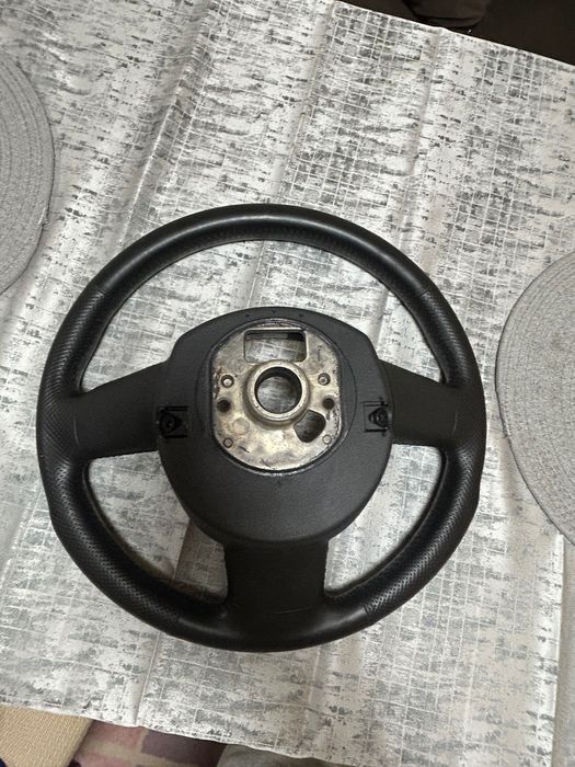 Мулти ВОЛАН за Ауди а4 б7 перфориран в топ състояние