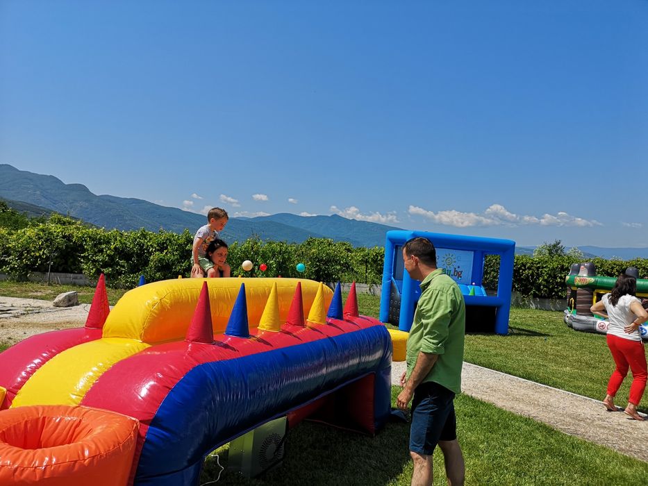 Под наем Надуваеми парти атракции - mygameday.bg , батут, атракциони.