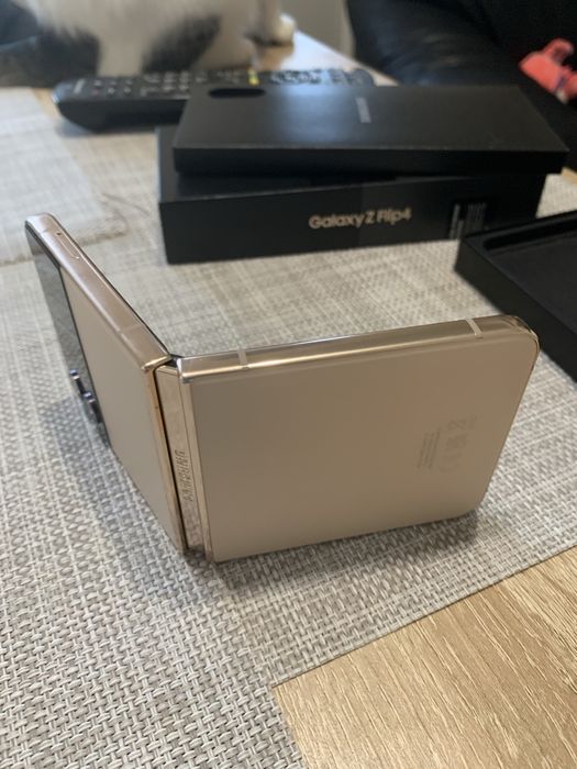 Samsung Galaksi Z flip4