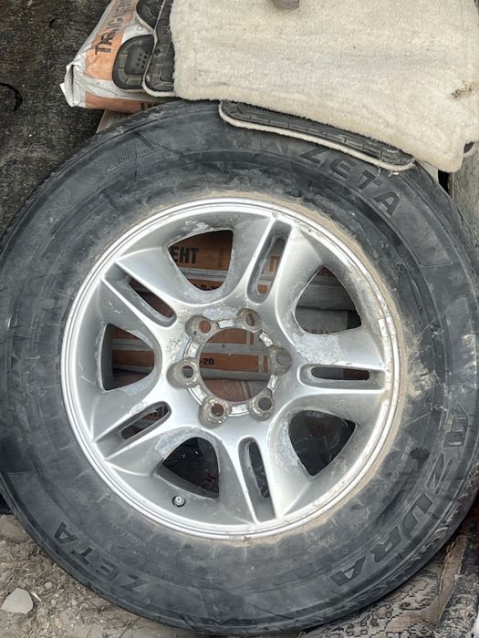 Продам 1 диск с шиной от Lexus Gx 470