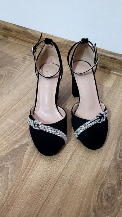 Pantofi cu toc marime 35