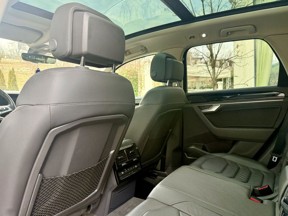 Volkswagen Touareg R-Line 3.0TDI 286 CP Full ! Proprietar !