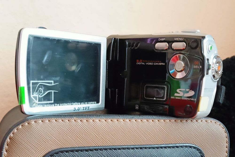 продам Видеокамеру SD срочно