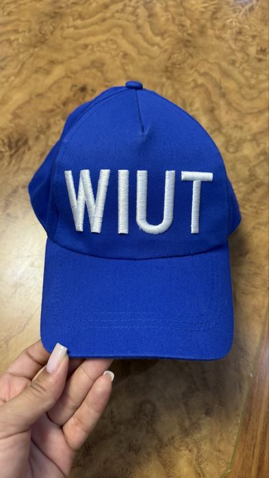 бесплатная доставка. кепка синяя wiut