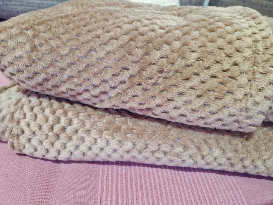 Lot 2 paturi pufoase