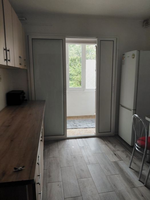 Proprietar vând ap.cu 2camere confort decomandat model mare