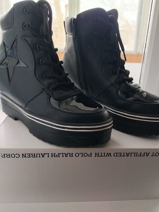 Продам ботинки на весну- очень.