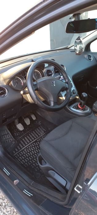 Văd peugeot 308 1.4 benzina