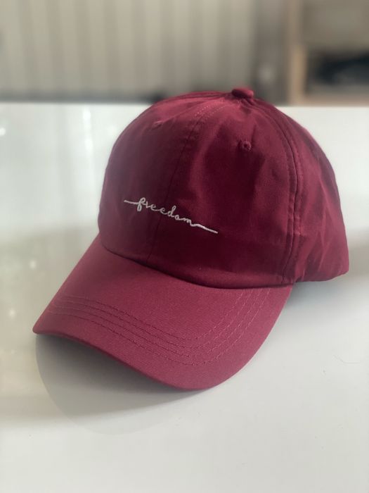 Нова унисекс шапка с козирка