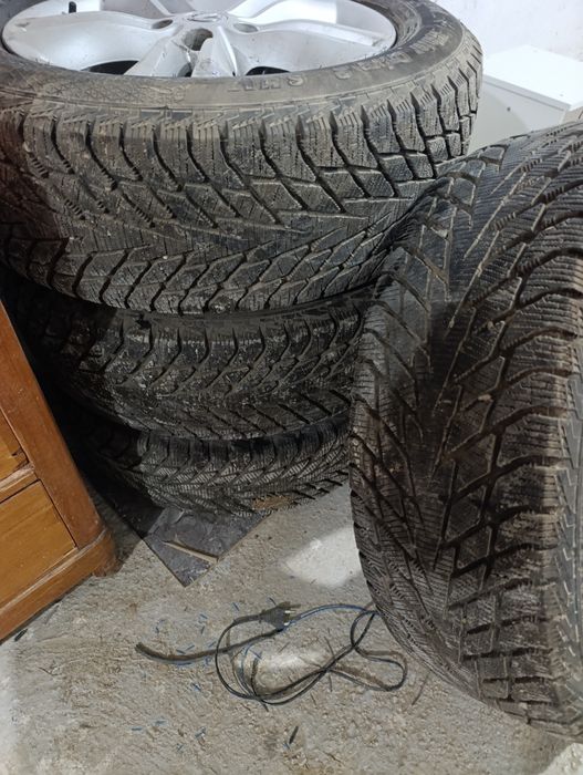Зимние резины с дисками 225/60/17