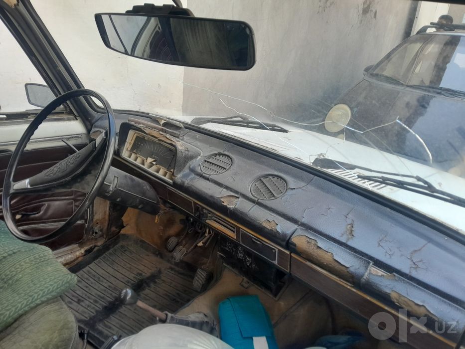 Vaz 011 moshina naqtga sotiladi  biroz ishi bor