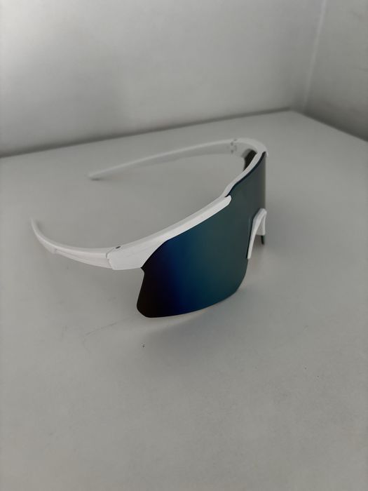 Очки спортивные.