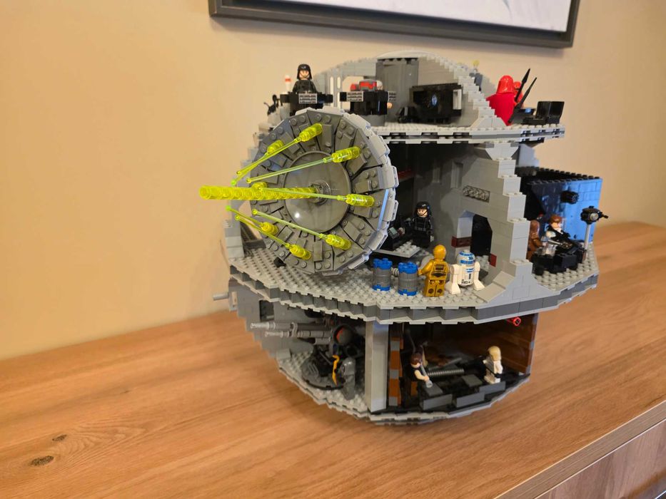 Продавам - Lego Star Wars: Death Star (10188)