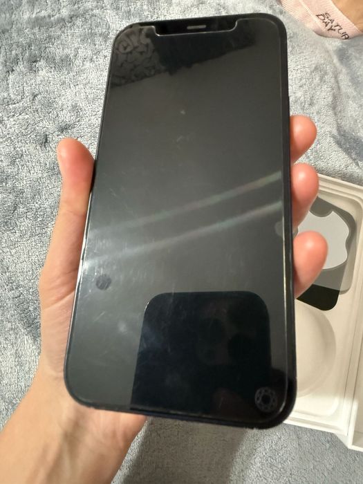 Vand Iphone 12   ,nu a fost desfăcut / reparat , vine cu cutia originala