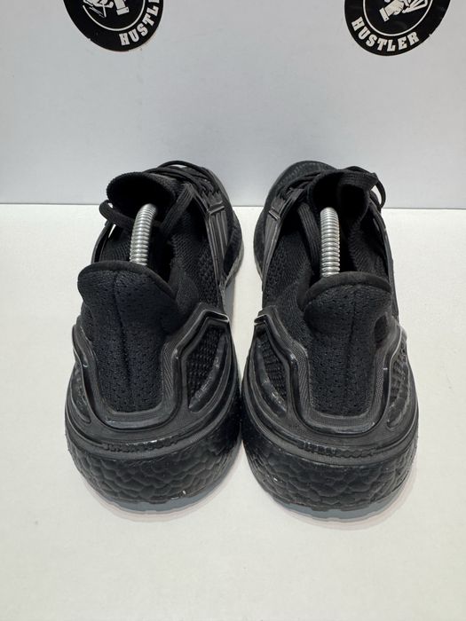 Маратонки ADIDAS ULTRA BOOST . Номер 42