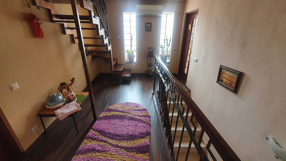 Proprietar inchiriez Casa/Vila cu curte, 5 camere trei bai , zona Brancoveanu, Alunisului