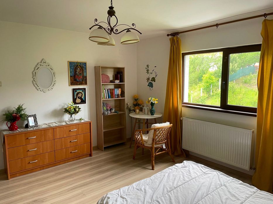 Casă deosebită cu teren de 1.705 mp – Vălenii de Munte, Prahova