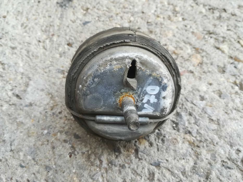 Тампон двигател Volvo V70 S60 Волво В70 С60