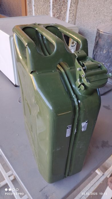 Продам канистру 20 л