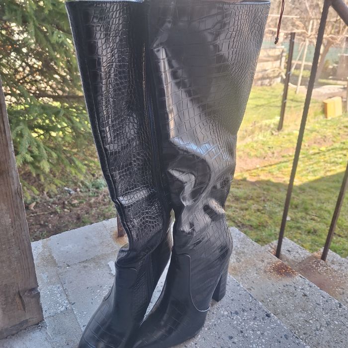 Ботуши с заострен връх и токче