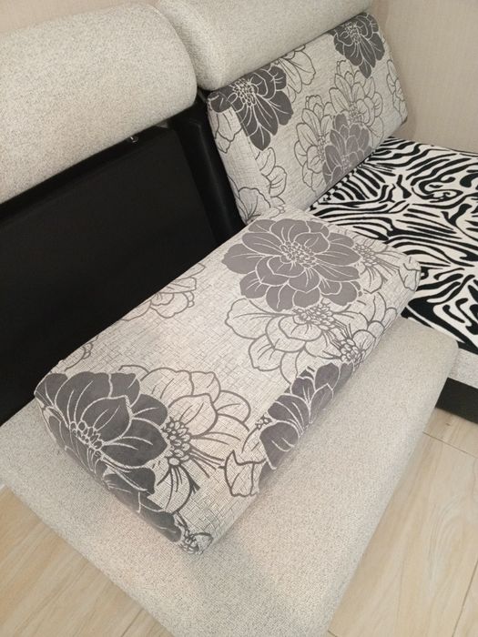 Продам диван не большой