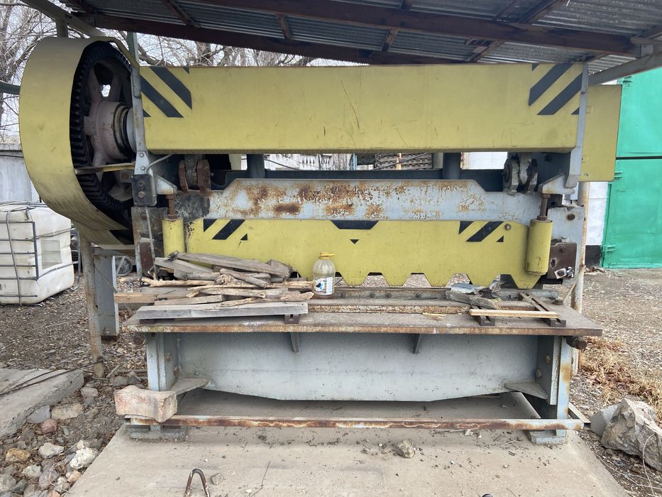 Продам ножницы гильотинные