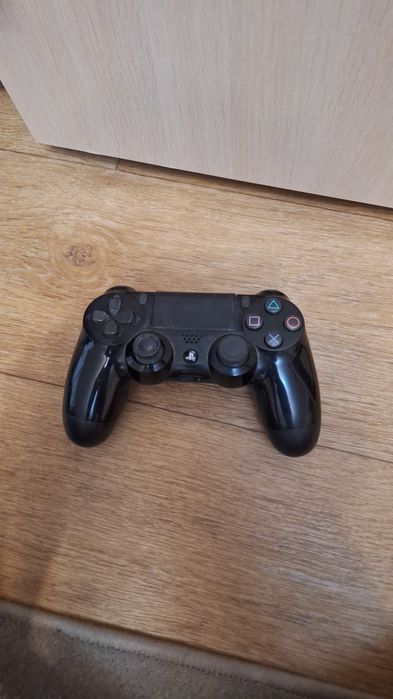 Playstation 4 slim и джойсткики