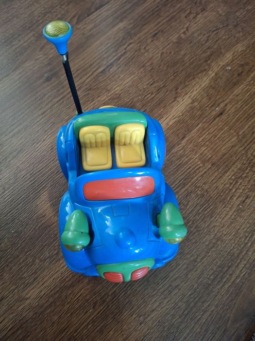 Игрушка машинка на пульте управления