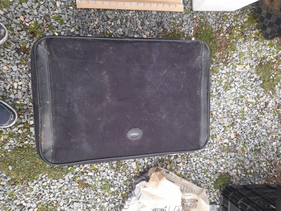 Geamantane de calitate 90 lei buc