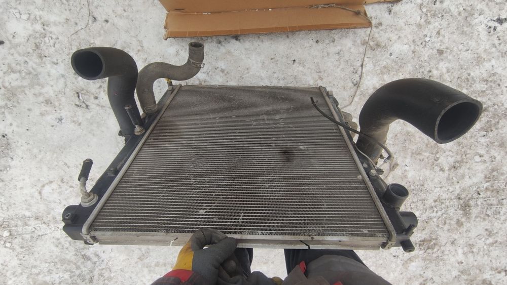 Продам радиаторы на Тойота pradi