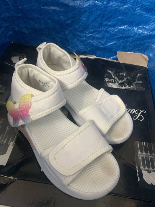 Продам сандали,кроссовки на девочку