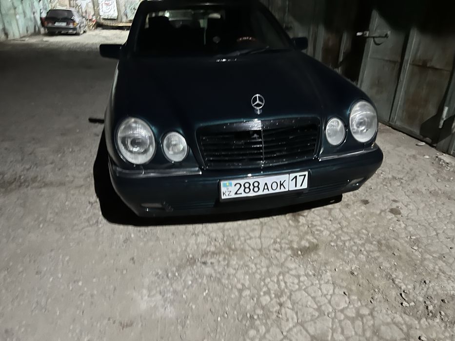 Mercedes W 210 avangard